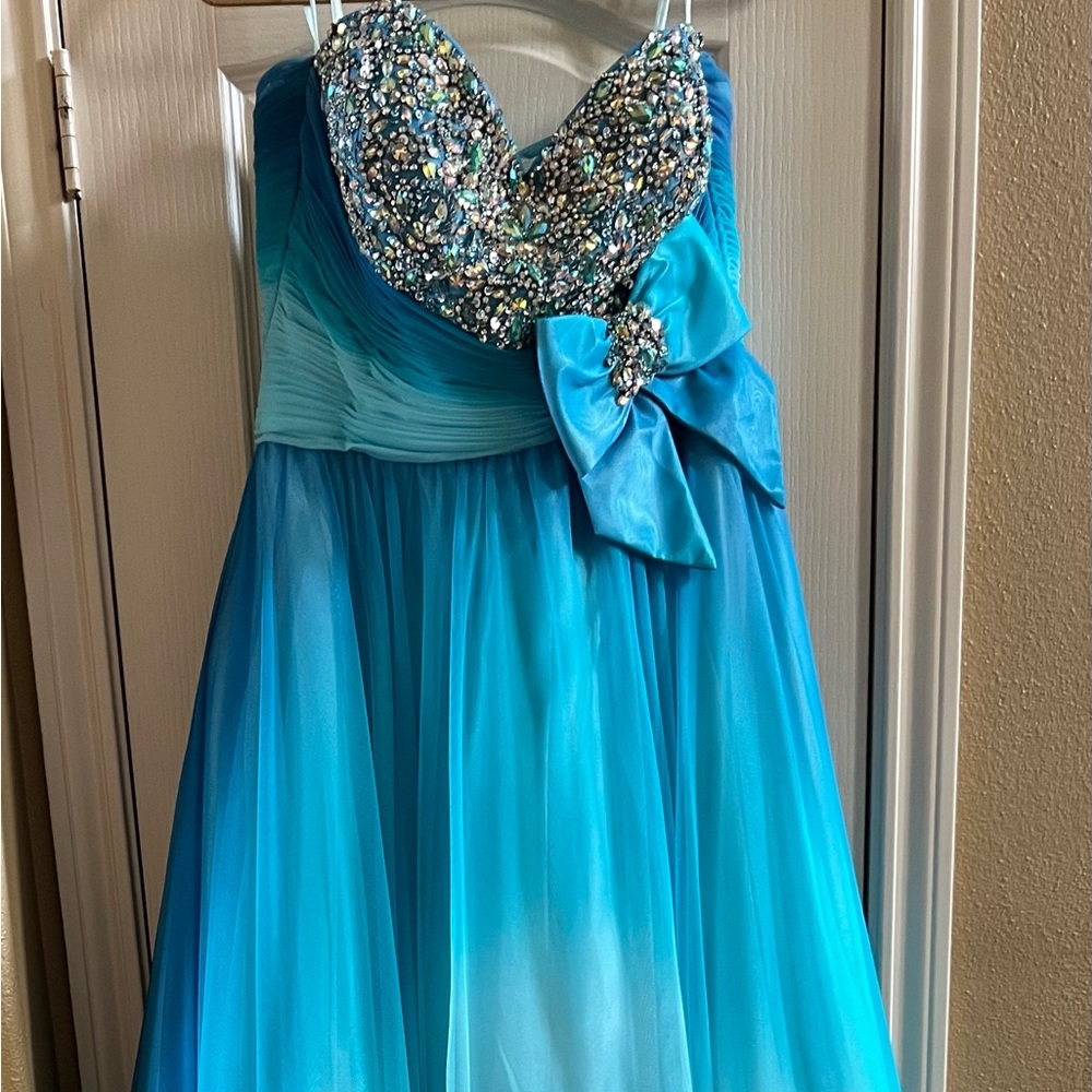 Beautiful Blue and Aqua Ombré full length empire waist formal gown. Size 16